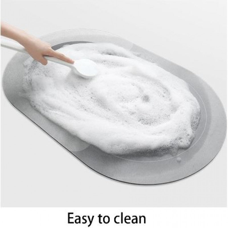 Bath mat with a spoonful of soap on top, labeled 'Easy to clean'.