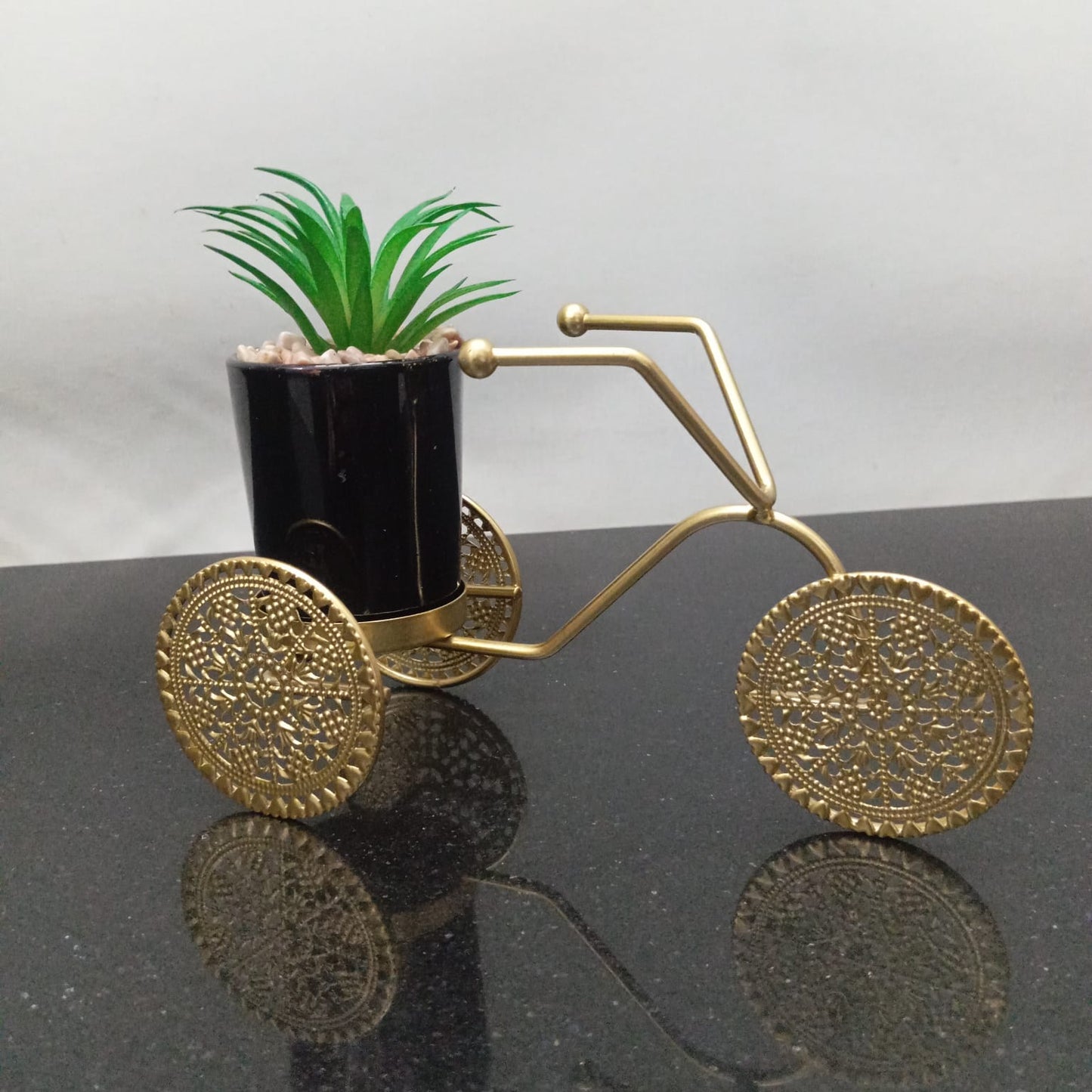 Cycle with Ceramic Plant Pot