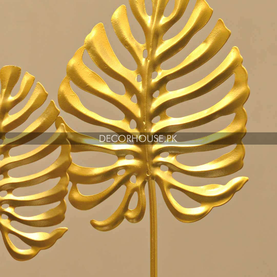 Elegant gold leaf monstera decoration, showcasing intricate details and a stunning finish for home decor accents.